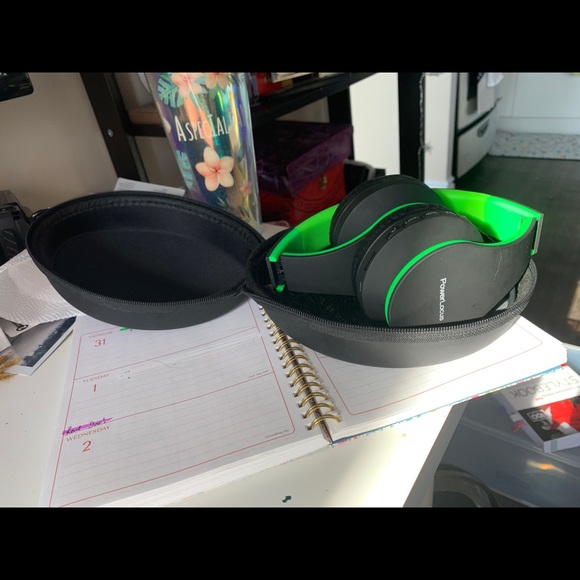 Power Locus Bluetooth Over-ear Headphones - Picture 2 of 7
